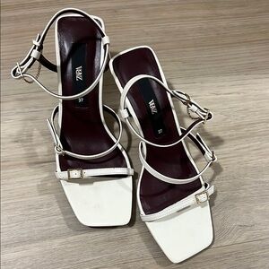 Zara White Minimalist Sandals with Strappy Design